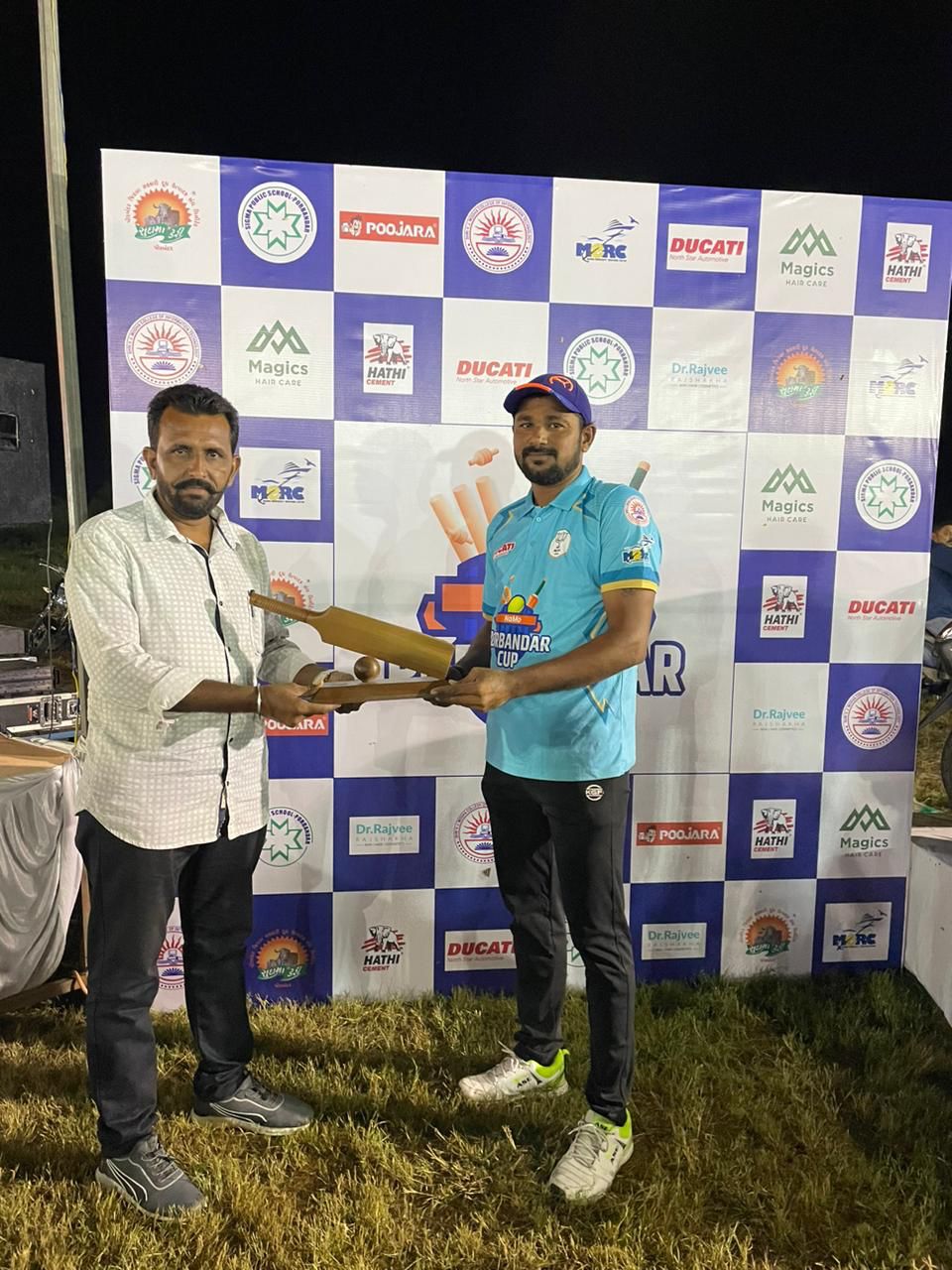 “નમો પોરબંદર કપ” રાત્રી પ્રકાશ ક્રિકેટ ટુર્નામેન્ટ માં આજે સેમી ફાઇનલ મેચ<br />આવતીકાલે ફાઇનલ મેચ રમાશે